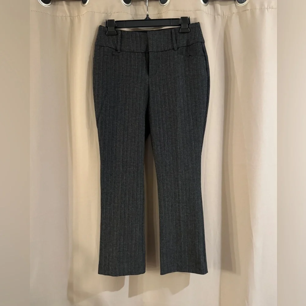 Apt.9 Petite Short Gray Pinstripe Cropped Pants